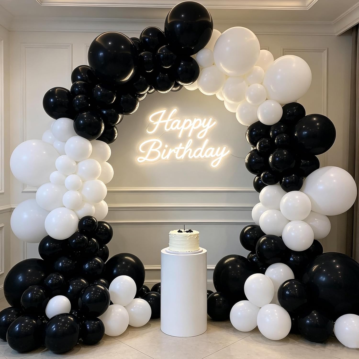 136 Adet Siyah ve Beyaz Lateks - Event Launch Party incelemesi ve fiyatı